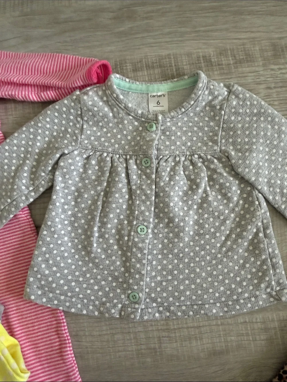 Carters 5 pieces - 6 month girl